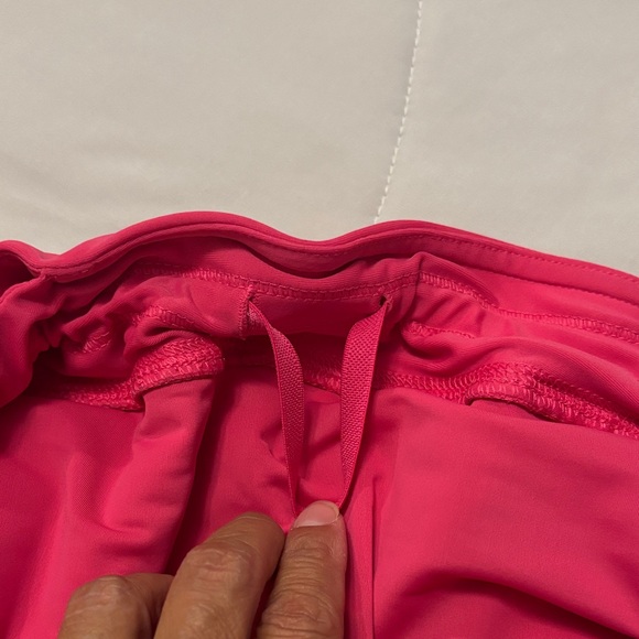 Lands' End Women's Vibrant Pink Athletic Shorts - Picture 4 of 4